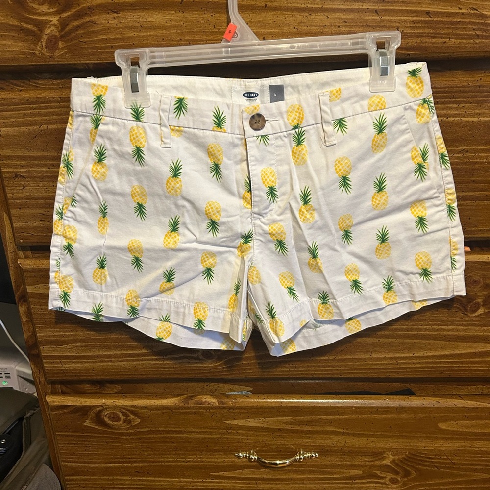 Old Navy White Pineapple Print Women's Shorts